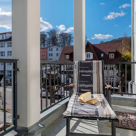 First Avalon Apartament *