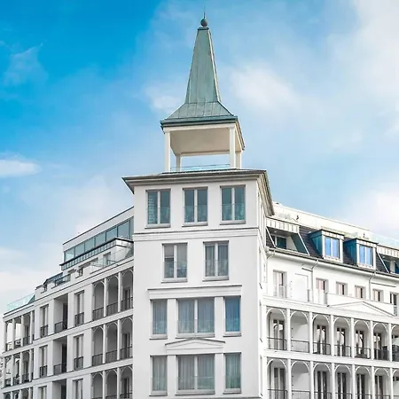 First Avalon Apartament *